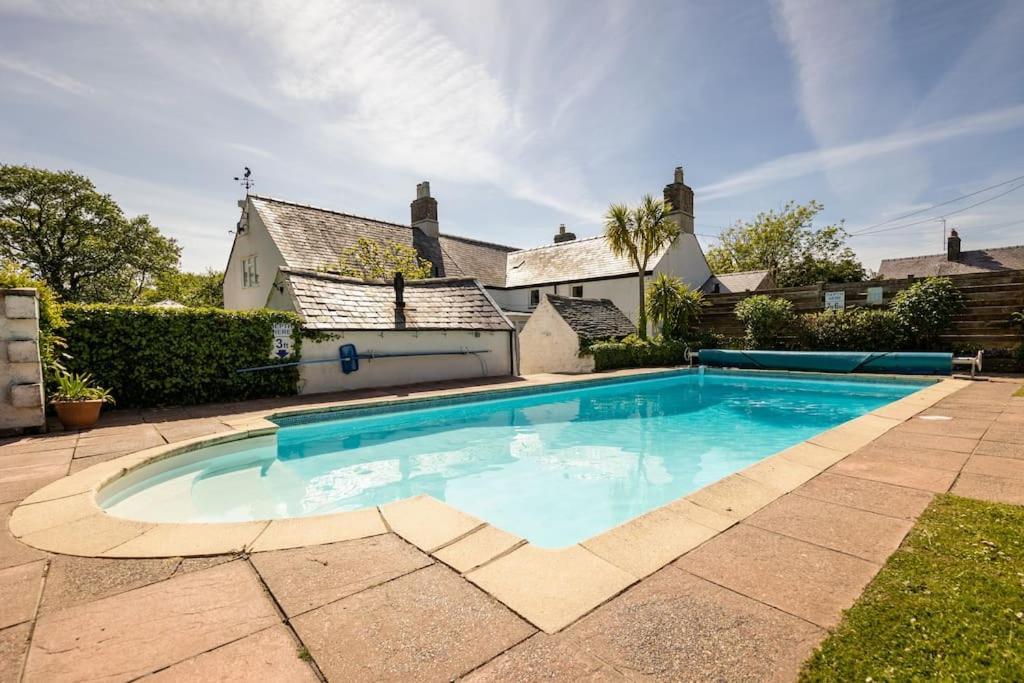 Plas Newydd With Swimming Pool, Fire Pit, And Log Fires Villa Rhiw Dış mekan fotoğraf