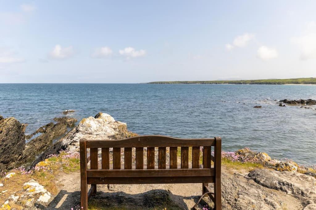 Plas Newydd With Swimming Pool, Fire Pit, And Log Fires Villa Rhiw Dış mekan fotoğraf