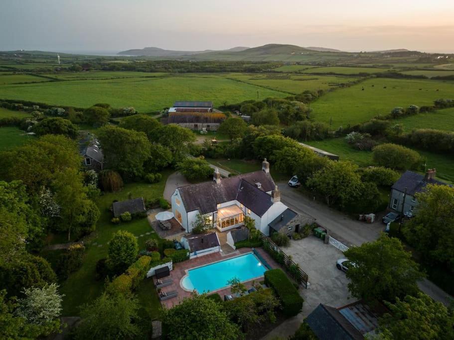 Plas Newydd With Swimming Pool, Fire Pit, And Log Fires Villa Rhiw Dış mekan fotoğraf